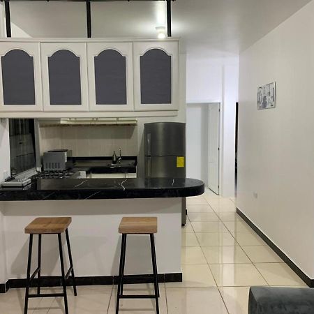 Comfortable 3-Bedroom Apartment, Close To The American Consulate جواياكيل المظهر الخارجي الصورة