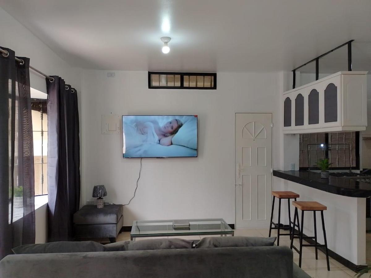 Comfortable 3-Bedroom Apartment, Close To The American Consulate جواياكيل المظهر الخارجي الصورة